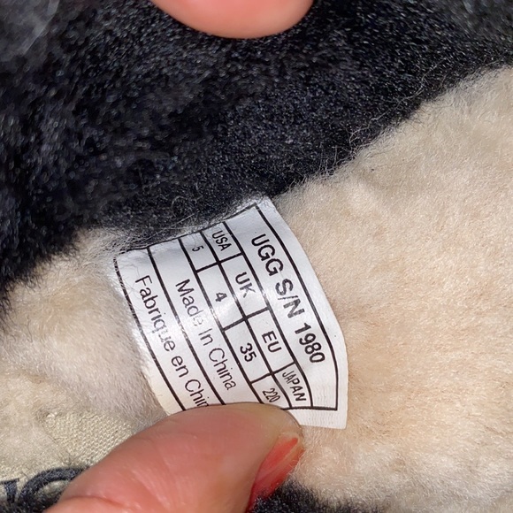 UGG Rylan Slippers - Picture 6 of 8